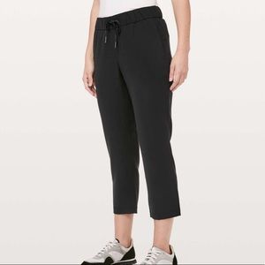 NWOT Lululemon On the Fly Crop Woven